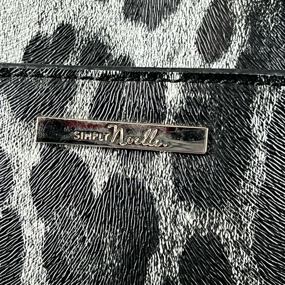 Simply Noelle Leopard Crossbody Bag - Picture 3 of 7